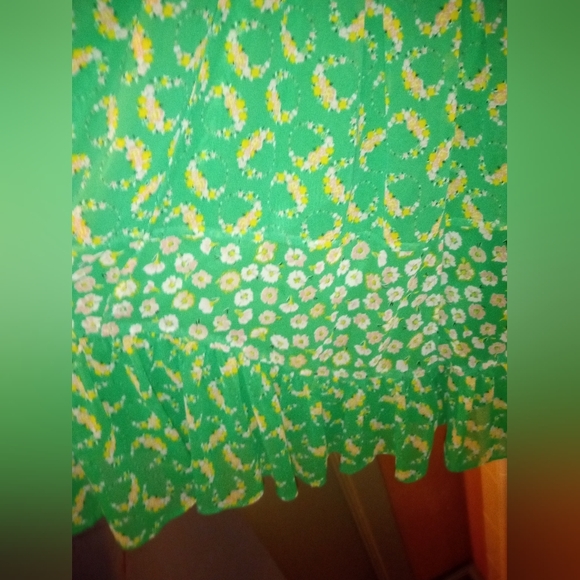Green floral spring dress with ruffle - Picture 3 of 5